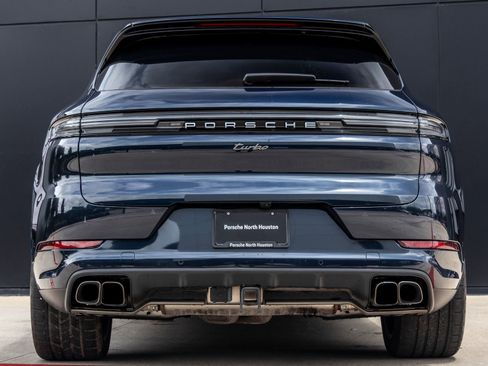 Certified 2025 Porsche Cayenne Turbo AWD/4WD image 10