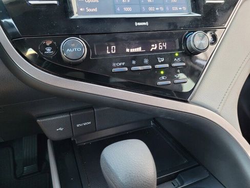 Certified 2020 Toyota Camry LE image 25
