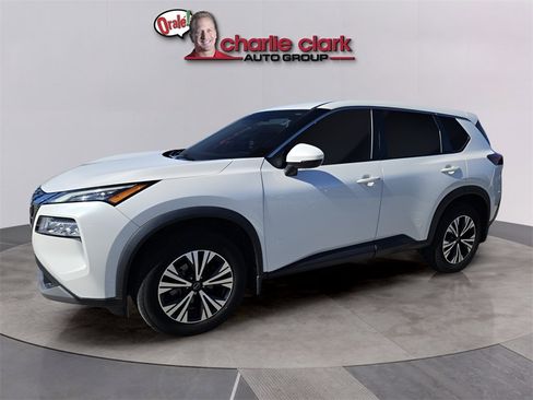 Used 2022 Nissan Rogue SV image 1