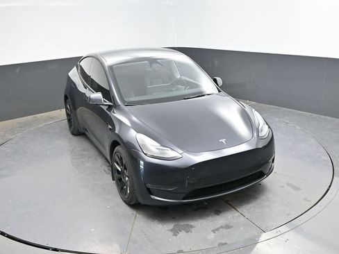 Used 2024 Tesla Model Y Long Range AWD/4WD image 30