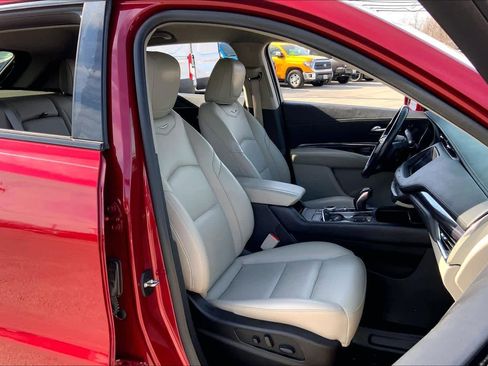 Used 2019 Cadillac XT4 Luxury w/ Cold Weather Package image 9