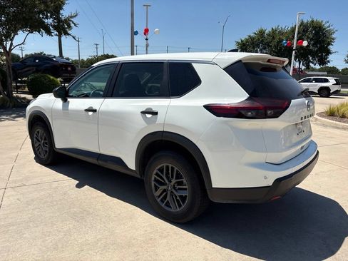 Used 2024 Nissan Rogue S FWD image 4