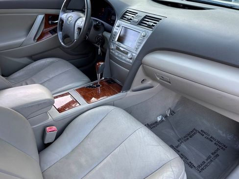 Used 2010 Toyota Camry XLE image 32
