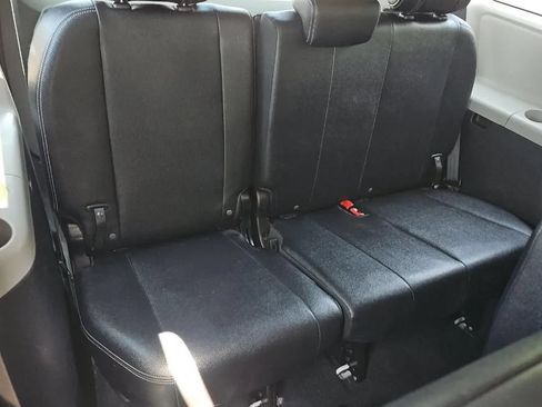 Used 2015 Toyota Sienna SE FWD image 7