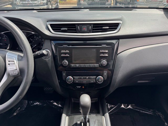 Used 2015 Nissan Rogue SV AWD/4WD image 2
