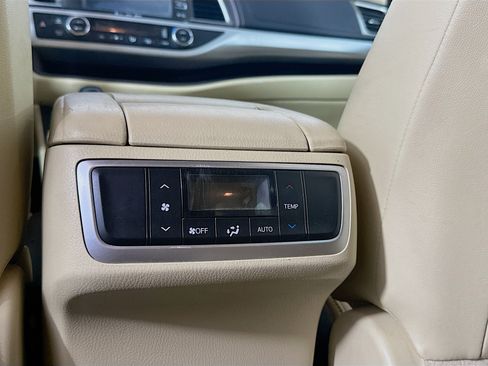 Used 2018 Toyota Highlander XLE FWD image 27