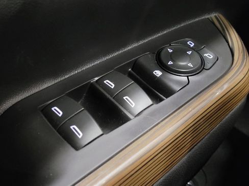 Used 2018 GMC Acadia SLE image 27