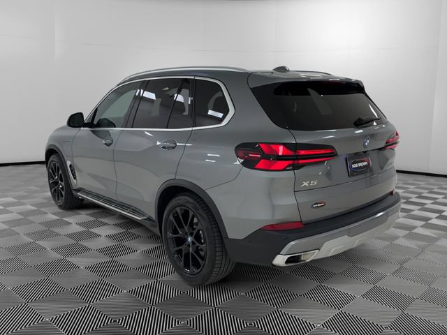 Used 2025 BMW X5 xDrive50e AWD/4WD image 3