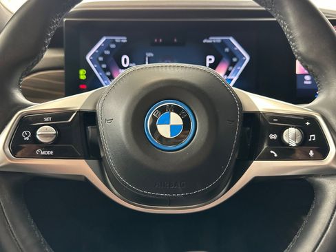 Used 2024 BMW i7 xDrive60 AWD/4WD image 17