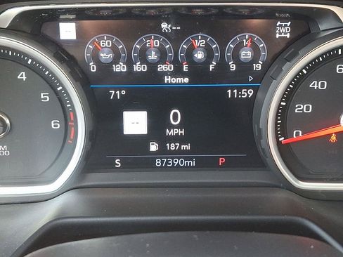 Used 2021 Chevrolet Suburban High Country w/ Premium Package image 22