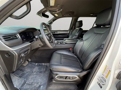 Used 2024 Jeep Wagoneer Series II AWD/4WD image 2