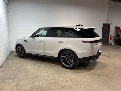 Used 2026 Land Rover Range Rover Sport SE AWD/4WD image 10