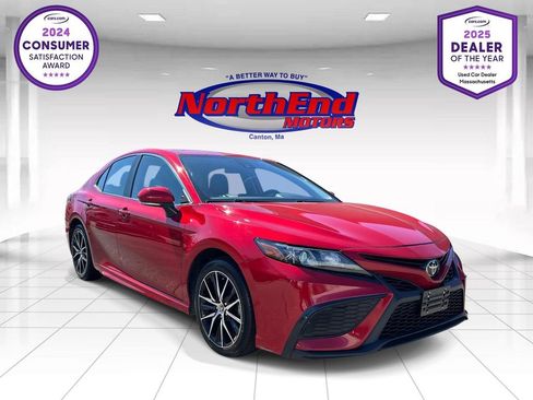 Used 2024 Toyota Camry SE FWD image 1