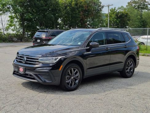 Used 2022 Volkswagen Tiguan SE w/ Panoramic Sunroof Package AWD/4WD image 9