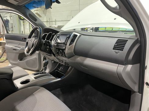 Used 2014 Toyota Tacoma 4x4 Access Cab V6 image 16