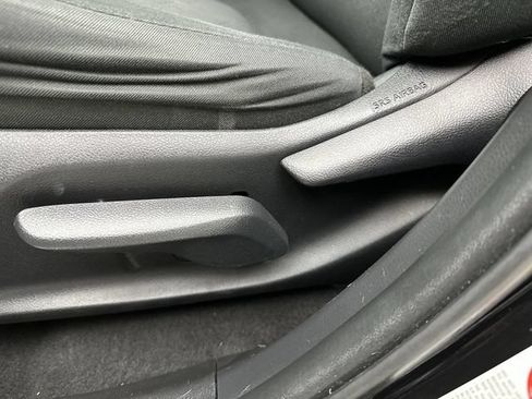Used 2019 Toyota RAV4 XLE AWD/4WD image 12