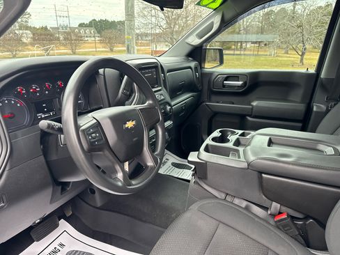 Used 2020 Chevrolet Silverado 1500 Custom w/ Custom Value Package image 13