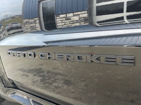 Used 2020 Jeep Grand Cherokee SRT image 12