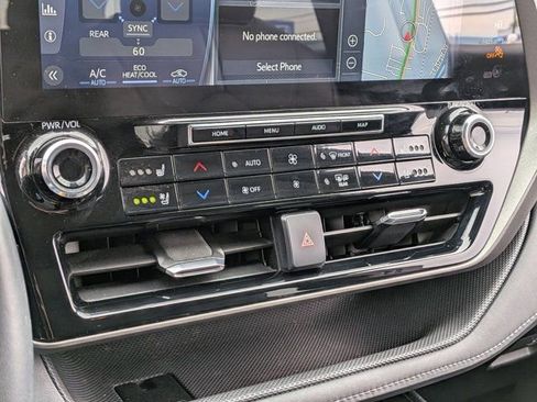 Used 2021 Toyota Highlander Limited AWD/4WD image 25