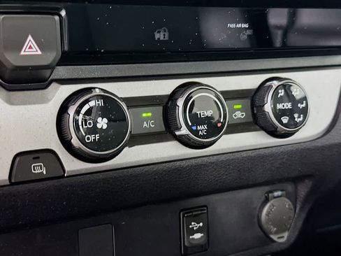 Used 2018 Toyota Tacoma SR w/ SR Convenience Package image 16