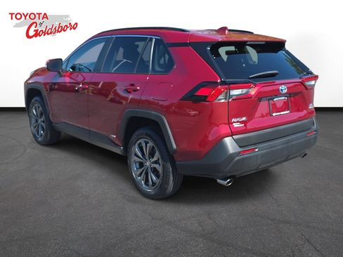 Used 2022 Toyota RAV4 XLE Premium AWD/4WD image 7