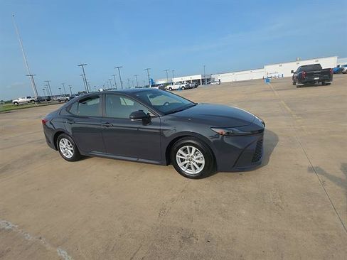 Used 2025 Toyota Camry LE FWD image 5