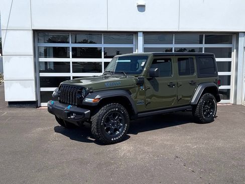 Used 2023 Jeep Wrangler Unlimited w/ Convenience Group AWD/4WD image 2