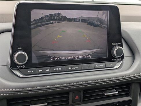 Used 2023 Nissan Rogue SV w/ SV Premium B Package image 23