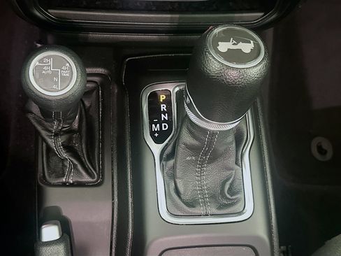 Used 2024 Jeep Wrangler Unlimited AWD/4WD image 24