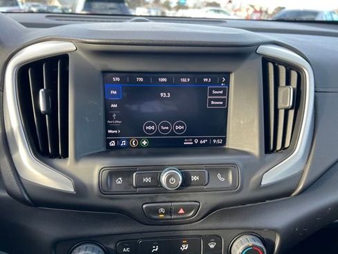 Used 2024 GMC Terrain SLE image 18