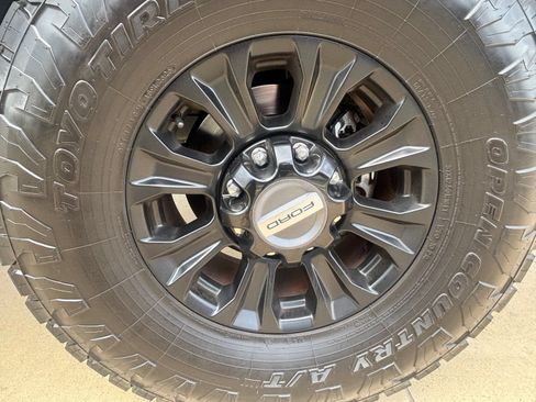 Used 2022 Ford F250 Lariat w/ Tremor Off-Road Package AWD/4WD image 5