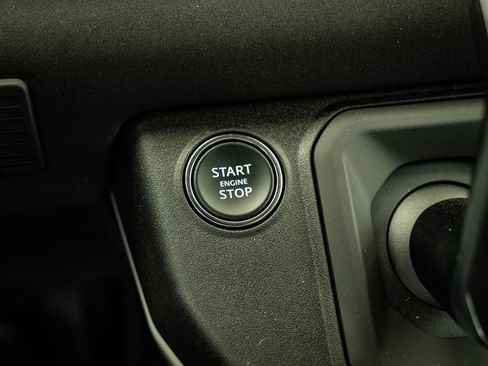 Used 2023 Land Rover Defender 90 SE image 34