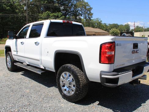 Used 2018 GMC Sierra 2500 Denali w/ Duramax Plus Package AWD/4WD image 6