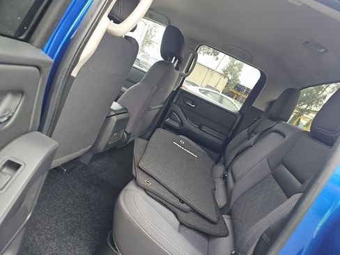 Used 2025 Nissan Frontier SV image 6