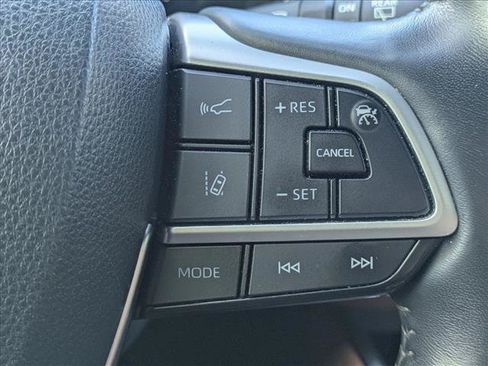 Used 2023 Toyota Highlander Platinum FWD image 6