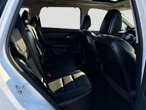 Used 2023 Nissan Rogue SV w/ SV Premium Package image 10