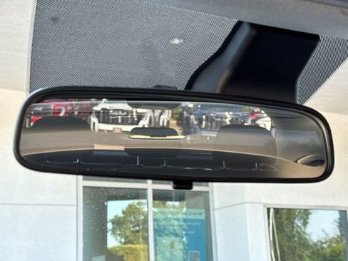Used 2025 Hyundai Venue SEL FWD image 25
