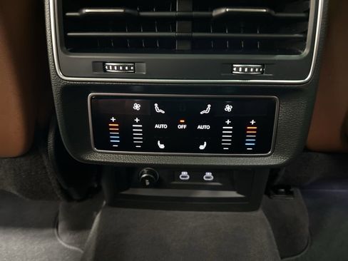 Used 2023 Audi Q8 Prestige image 25