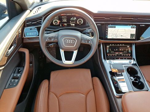 Used 2025 Audi Q8 Prestige w/ Prestige Package image 12