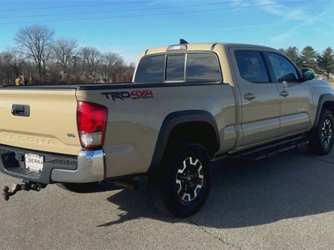 Used 2016 Toyota Tacoma TRD Off-Road image 8