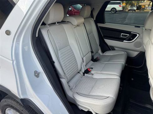 Used 2018 Land Rover Discovery Sport HSE Luxury image 16