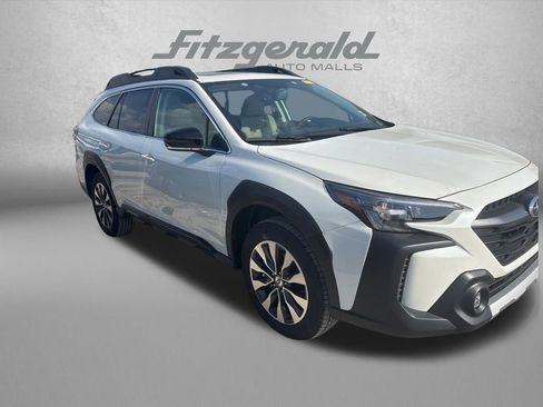 Used 2025 Subaru Outback Limited image 3