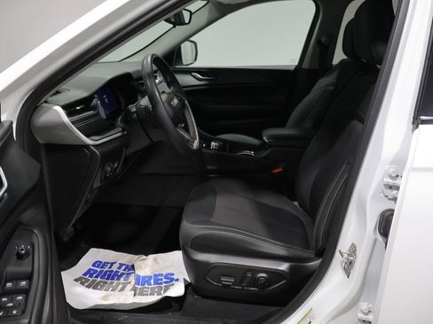 Certified 2023 Jeep Grand Cherokee L Laredo image 12