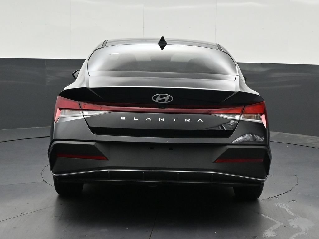 Used 2024 Hyundai Elantra SEL FWD image 4