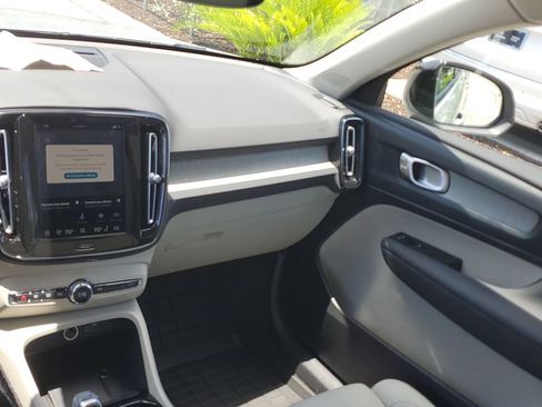 Used 2026 Volvo XC40 B5 Plus AWD/4WD image 22