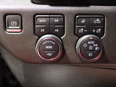 Used 2023 Chevrolet Silverado 1500 High Country w/ High Country Premium Package AWD/4WD image 41