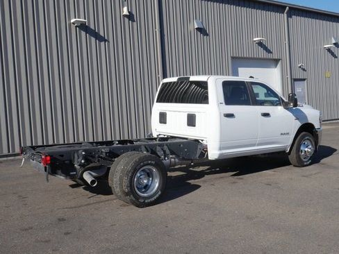 Used 2024 RAM 3500 SLT w/ Quick Order Package 2YG SLT AWD/4WD image 9