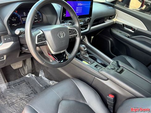 Certified 2025 Toyota Grand Highlander AWD image 19