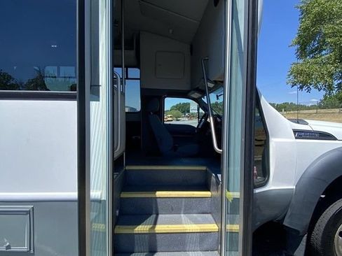 Used 2014 Ford F550 2WD Regular Cab Super Duty image 48