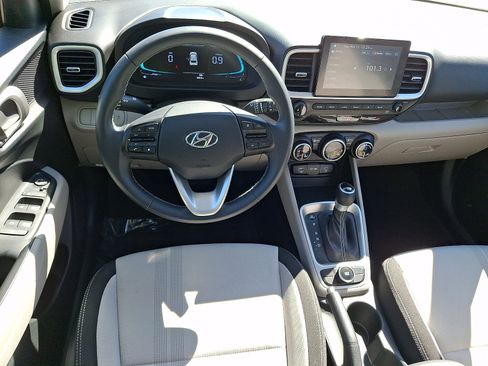 Used 2024 Hyundai Venue SEL FWD image 11